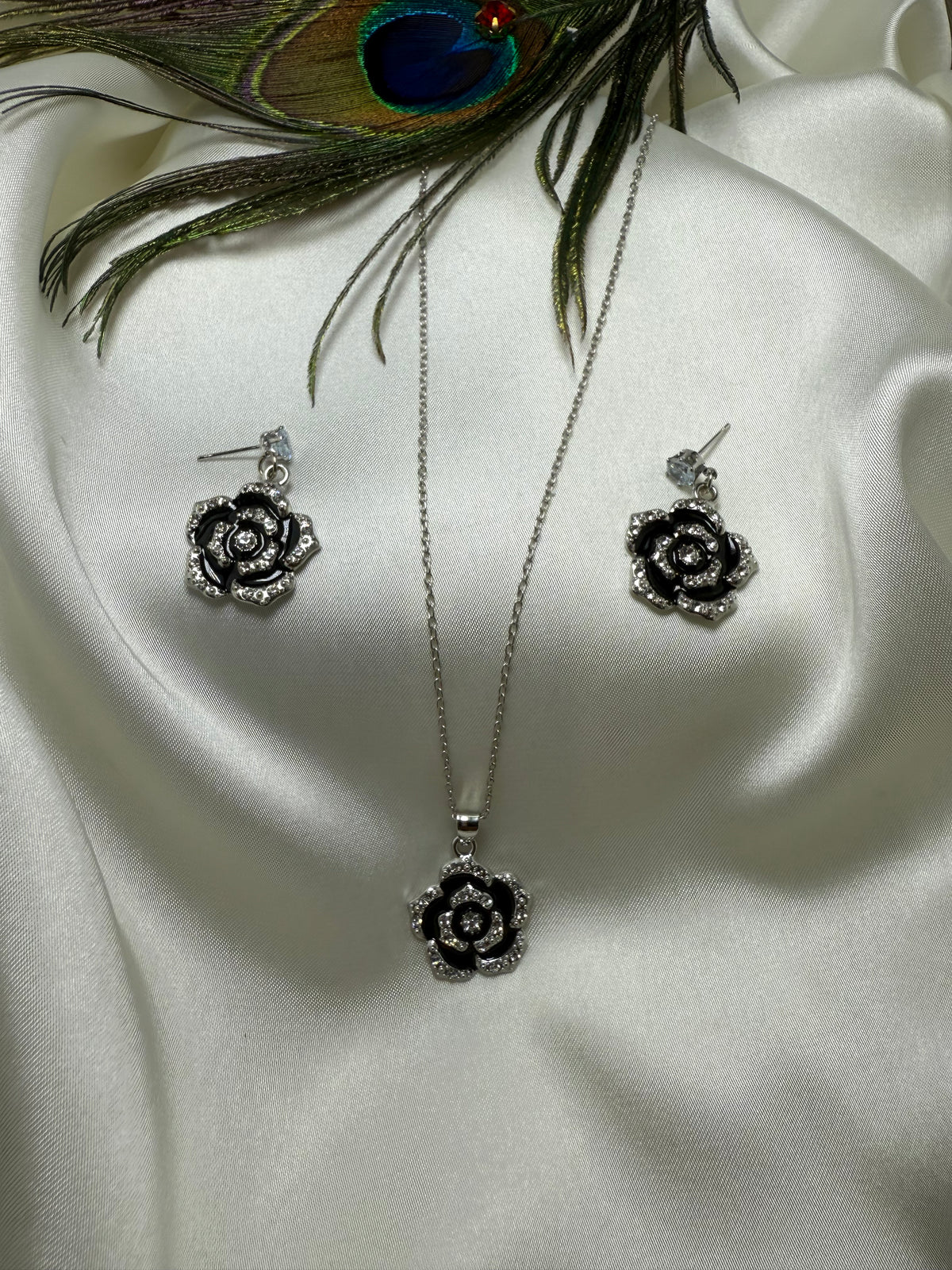 Black Flower Design Locket Set