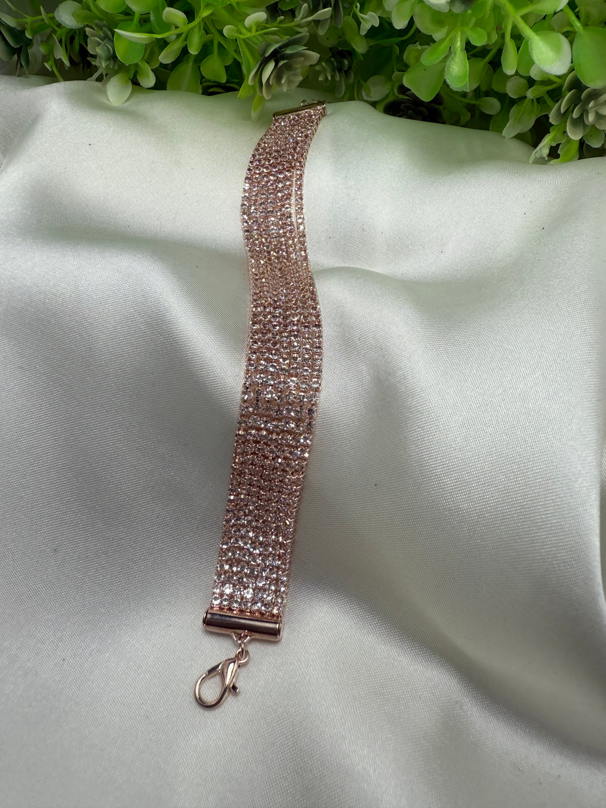 Beautiful Golden Bracelet-01