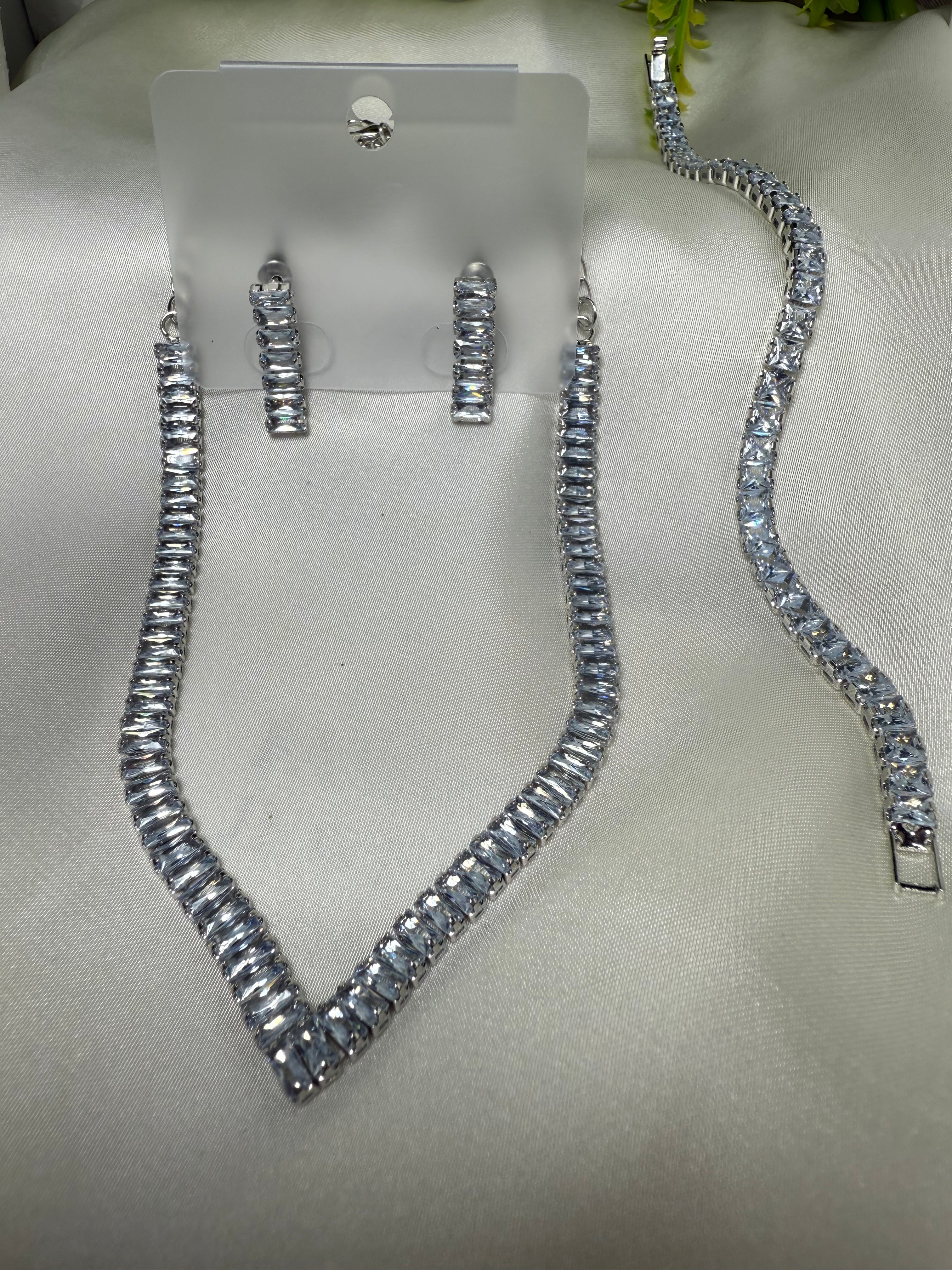 Beautiful Ferozi Stone Locket Set