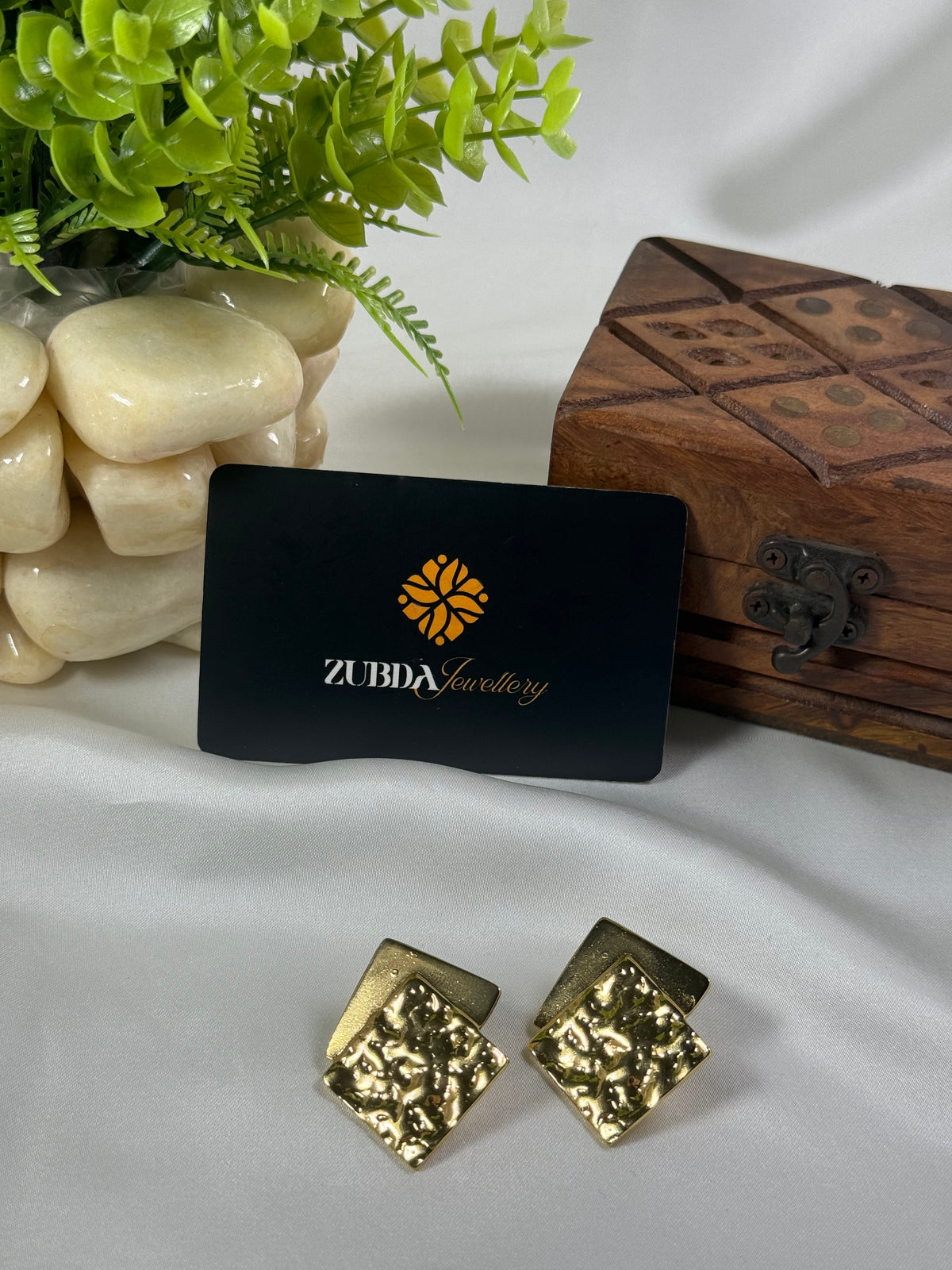 Square golden earring for girls/women