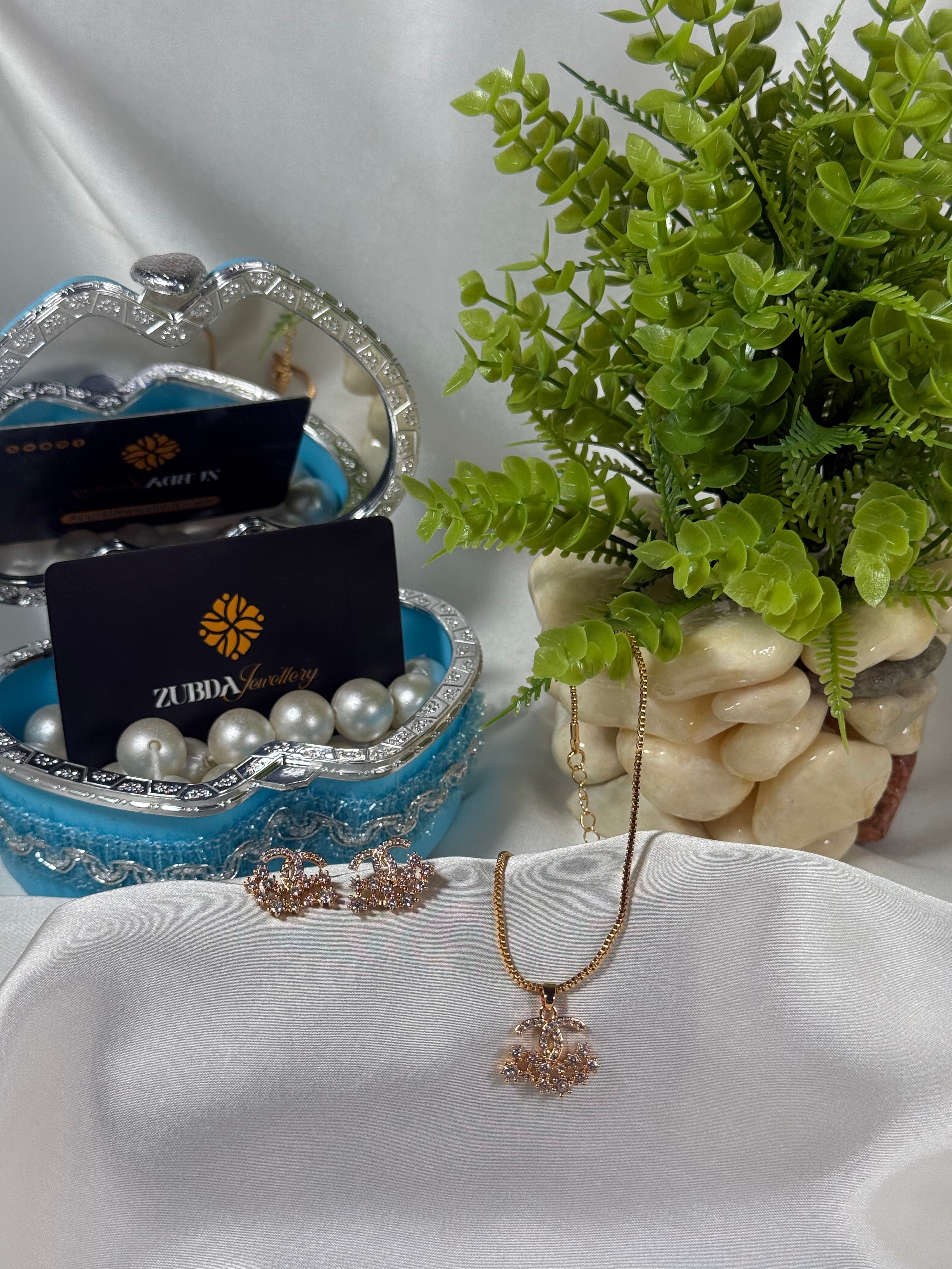 Charming design golden Necklace set for girls/women