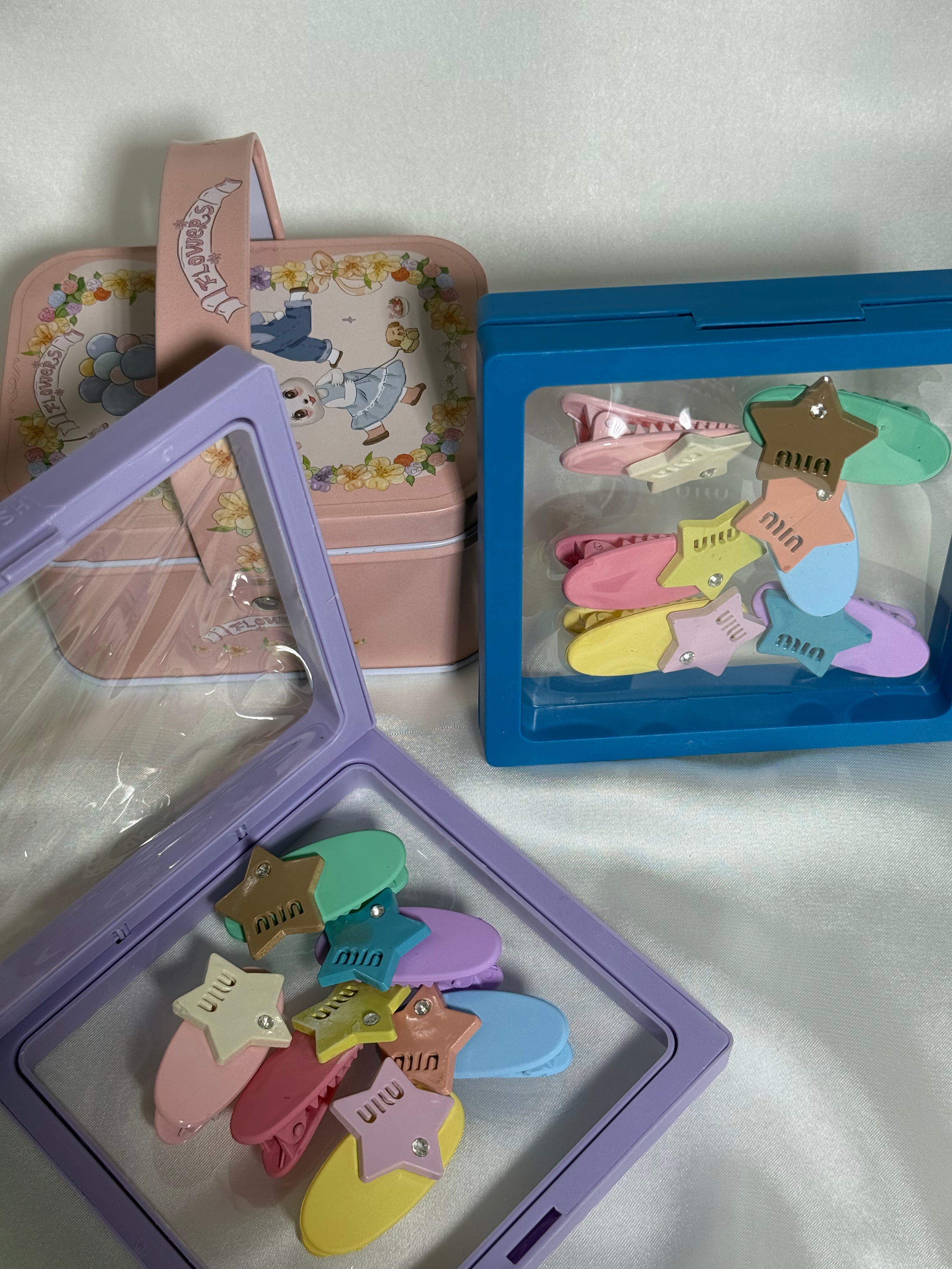 Stary multi color pins box for baby girls