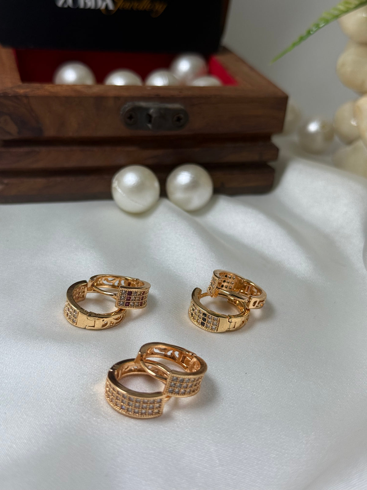 Sparkling gold D Bali for girls/women